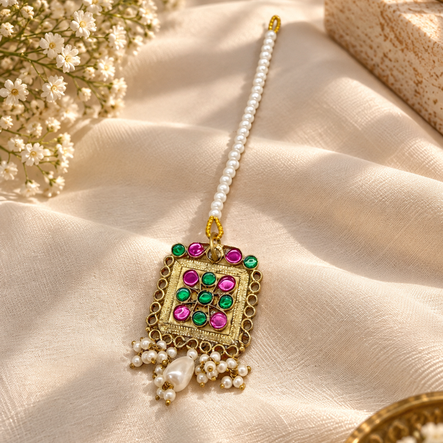 Vintage Rubix Teeka – Antique Gold Pearl Maang Tikka