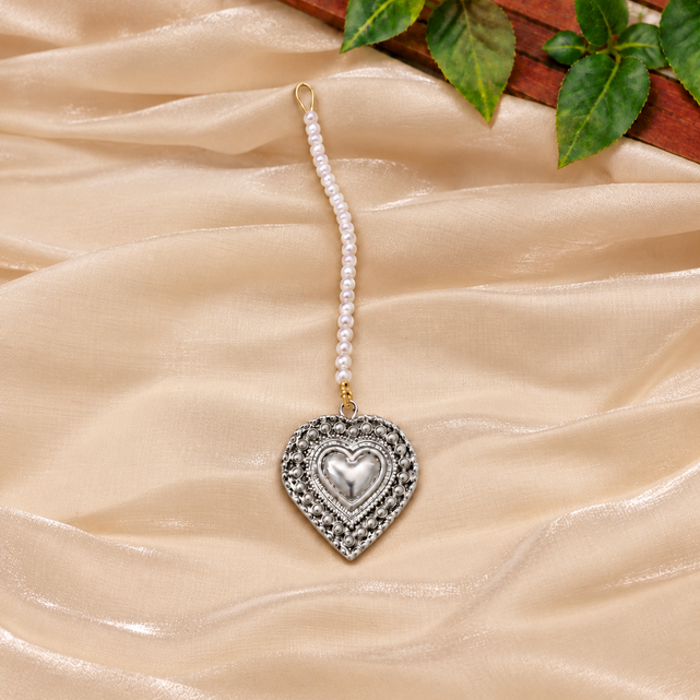 Beautiful Heart Teeka – Antique Golden & Silver Maang Tikka