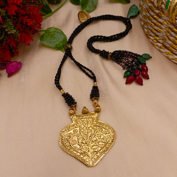 Paan Choker with Indian Dori