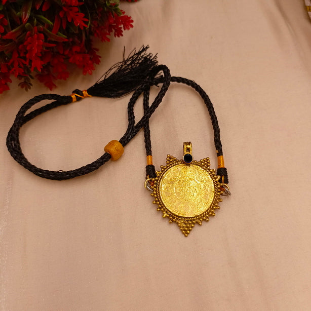Single Coin Choker With Stone on Top